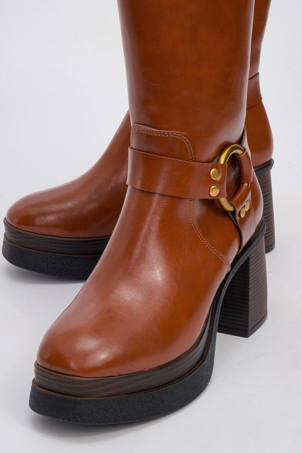 Rock - Bota con tacón de bloque, cremallera y hebilla de coñac (Mujer)