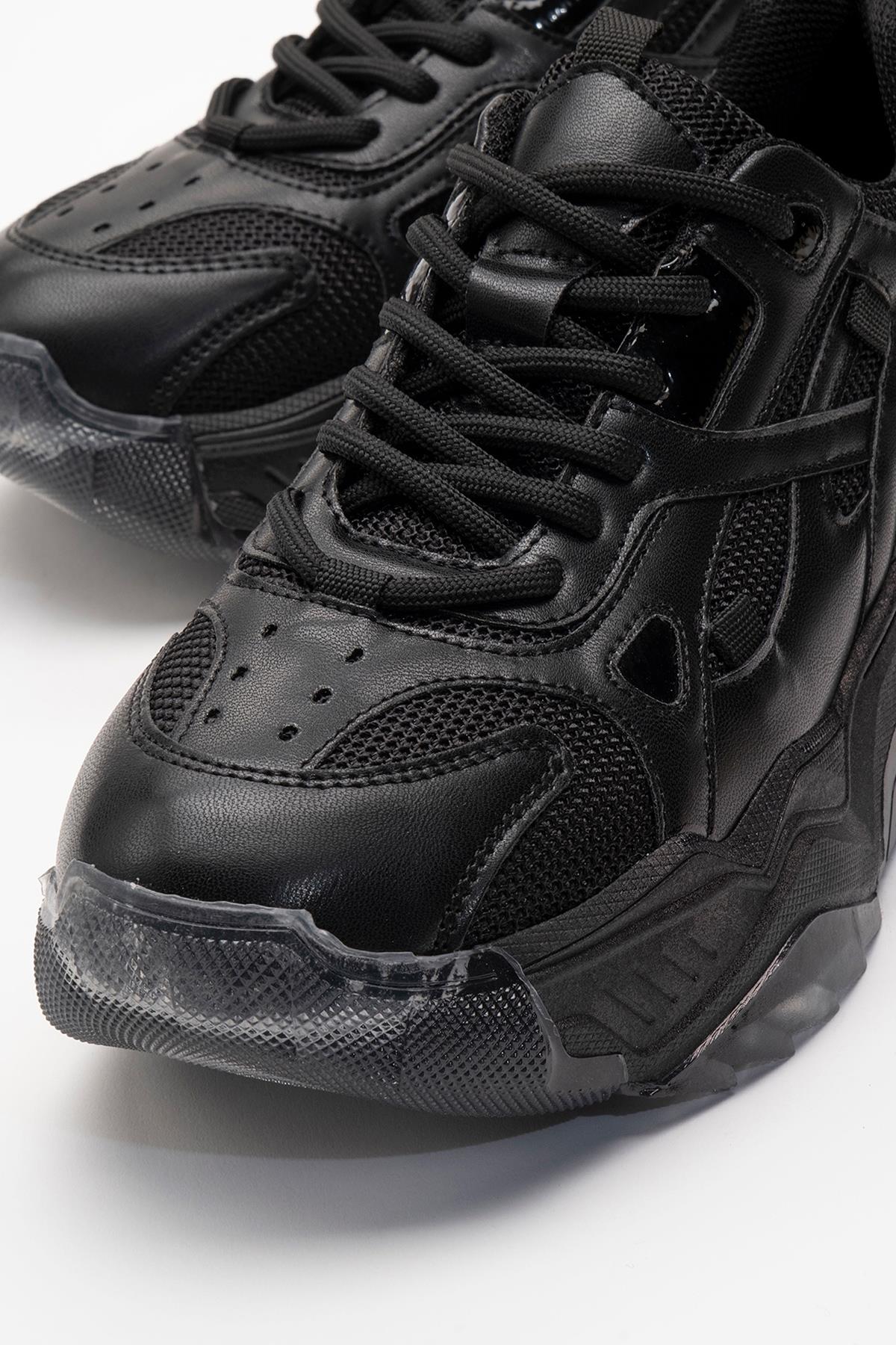 Lecce - Black Sneaker (Women)