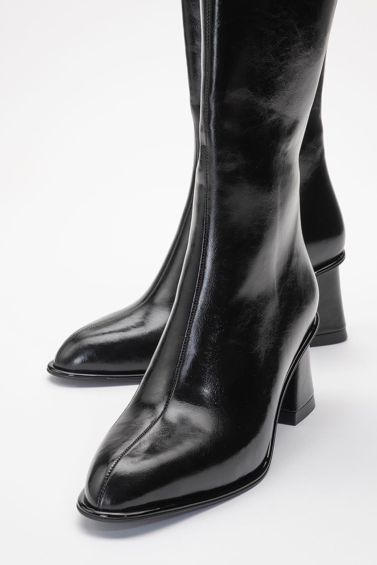 Paradis - Bota alta de tacón de bloque en negro (Mujer)