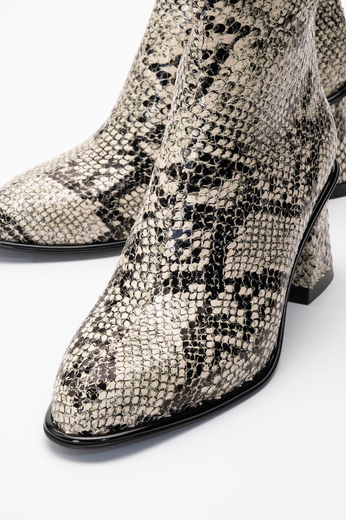 Nina - Botín de piel de serpiente en blanco y negro (mujer)