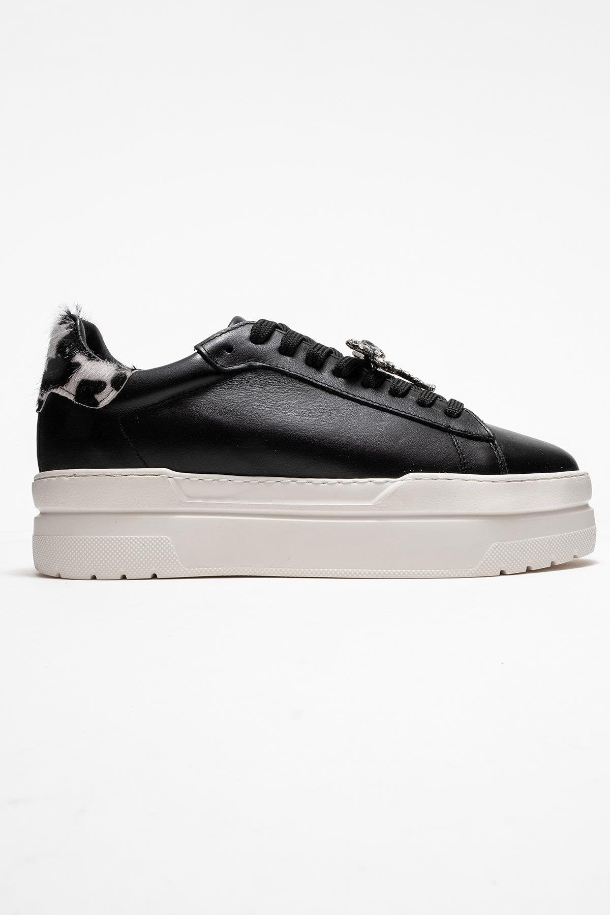 Laren - Zapatillas de cuero negro con hebilla (Mujer)