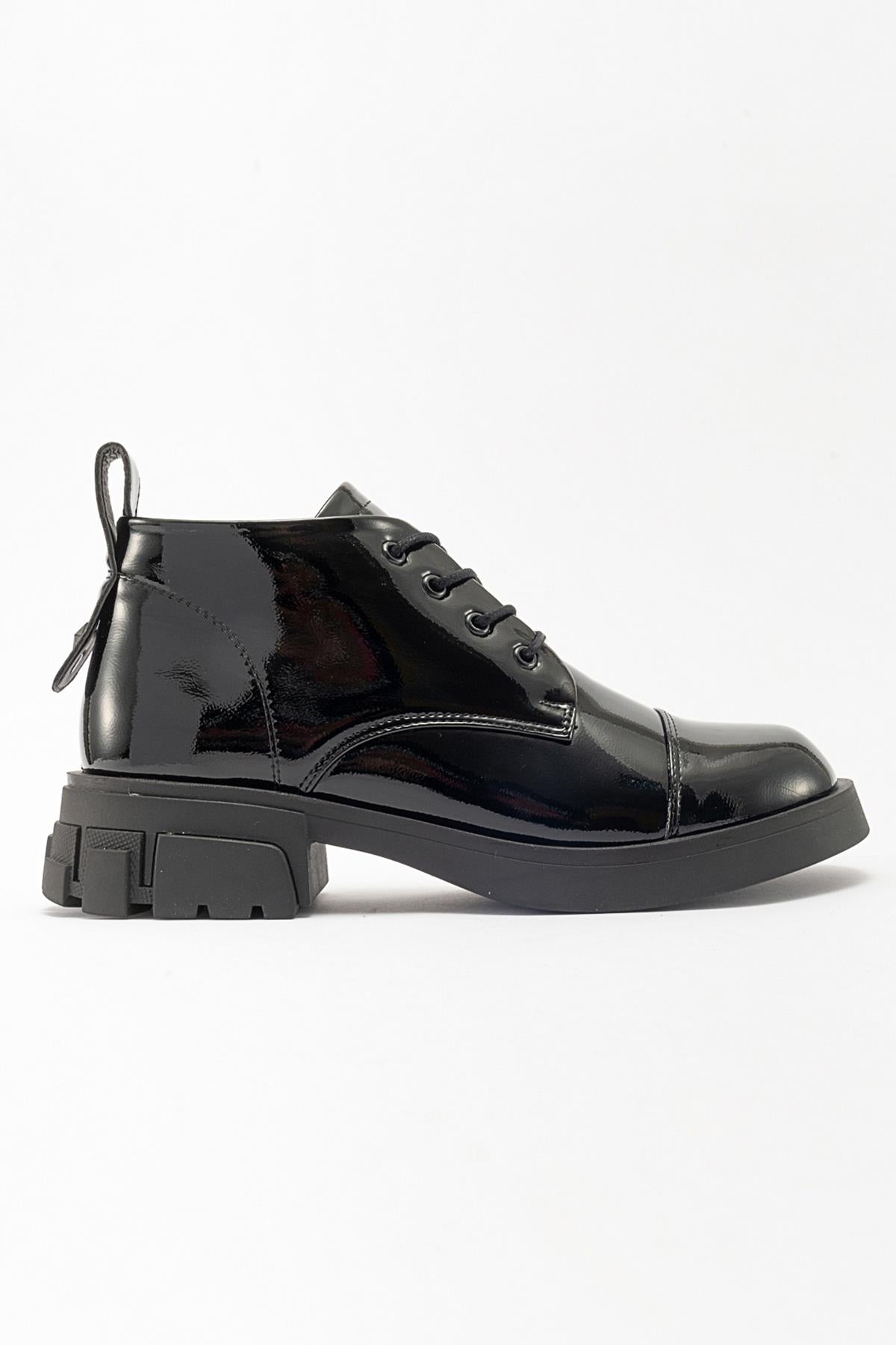 Lagom - Bota de charol negra (Mujer)