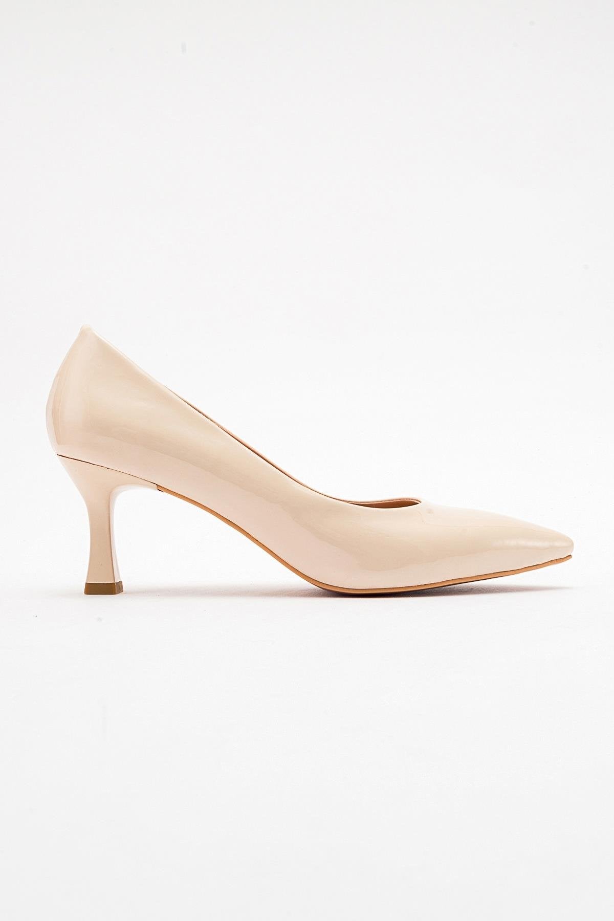 Pedra - Zapatos de tacón en punta de charol beige (Mujer)