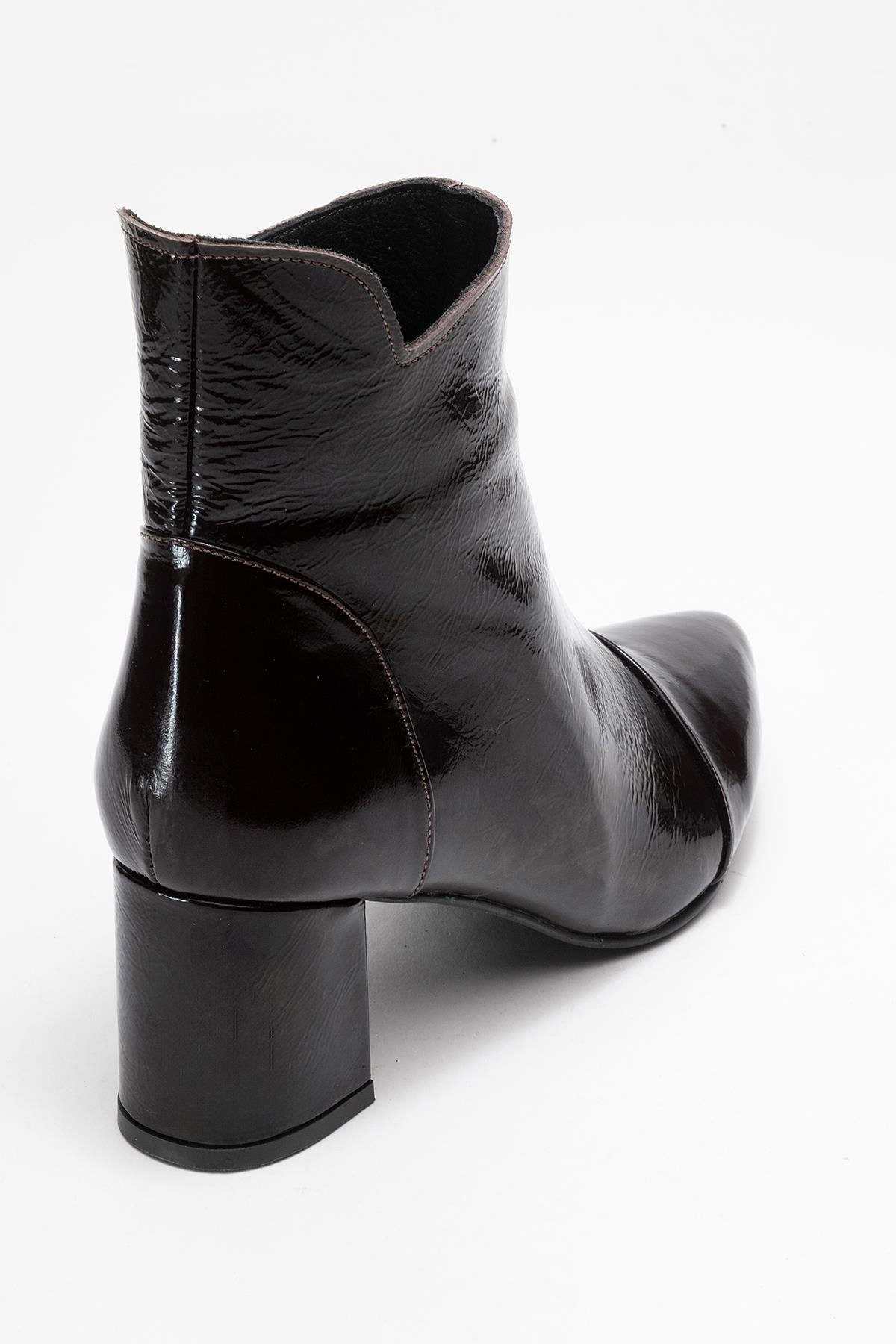Gael - Bota de tacón de bloque de cuero acharolado marrón oscuro (mujer)