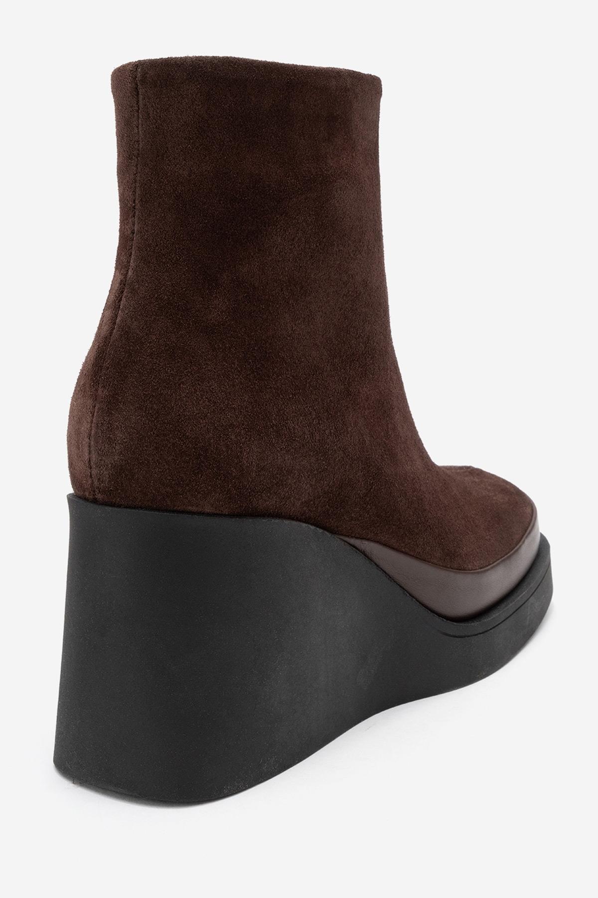 Livia - Bota de cuña de cuero de gamuza marrón (mujer)