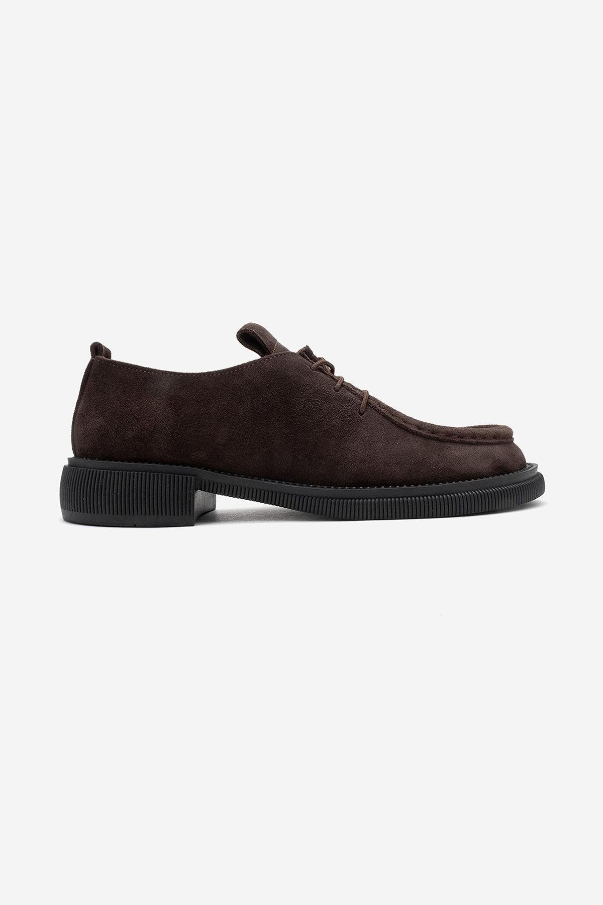 Marca - Mocasín de cuero de gamuza marrón con cordones (mujer)