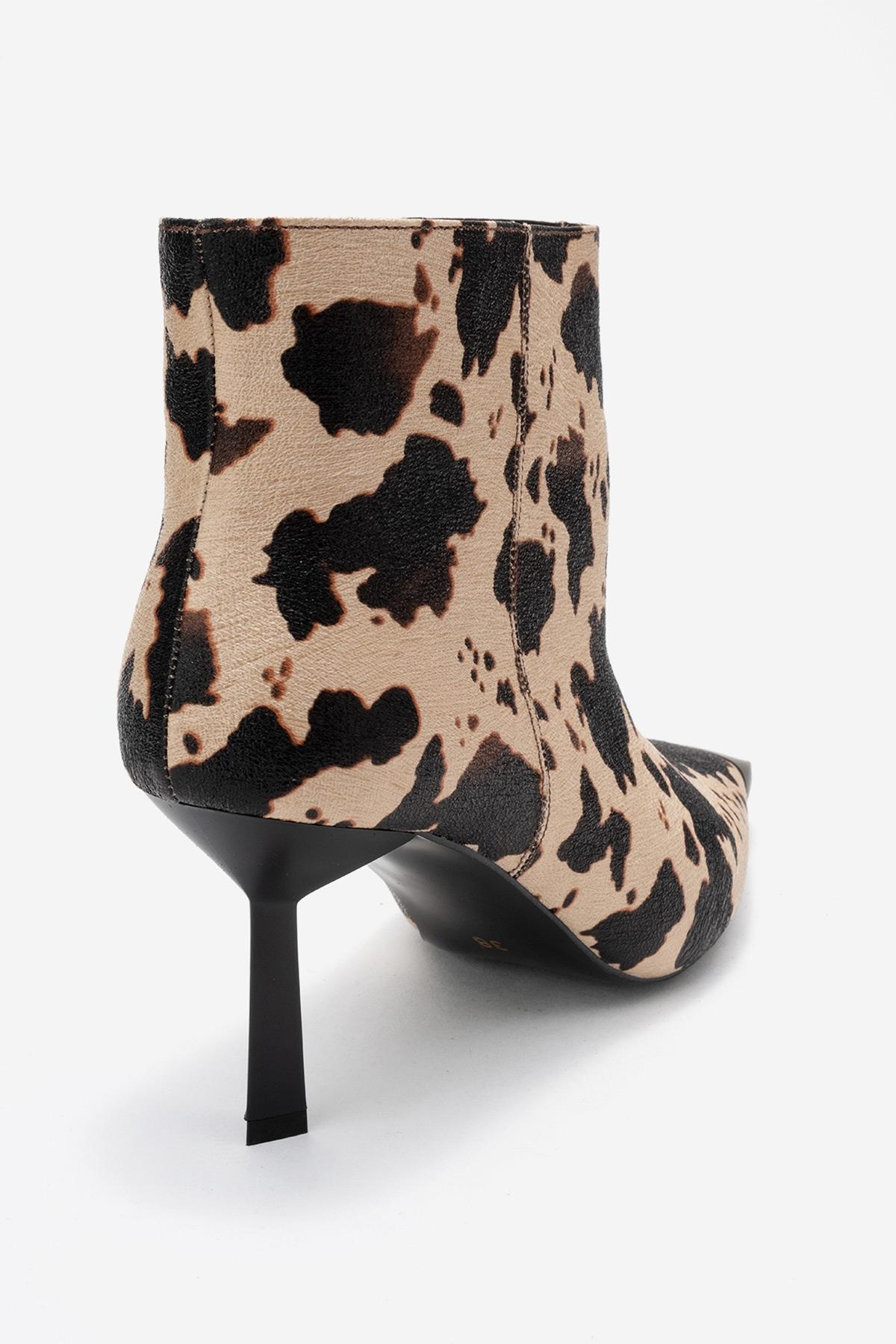 Rassel - Bota para mujer con punta y estampado color beige