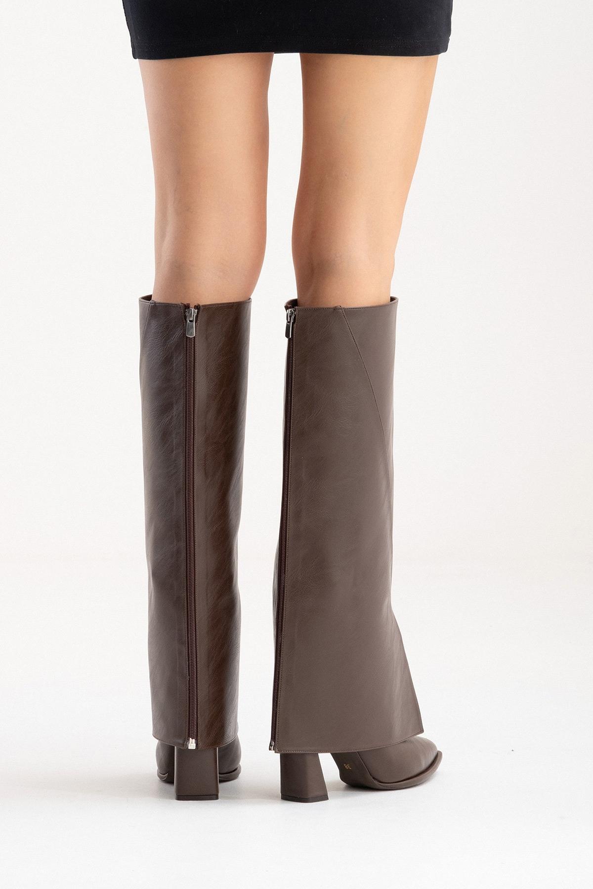 Aja - Bota alta convertible Coffee Block Heel (Mujer)
