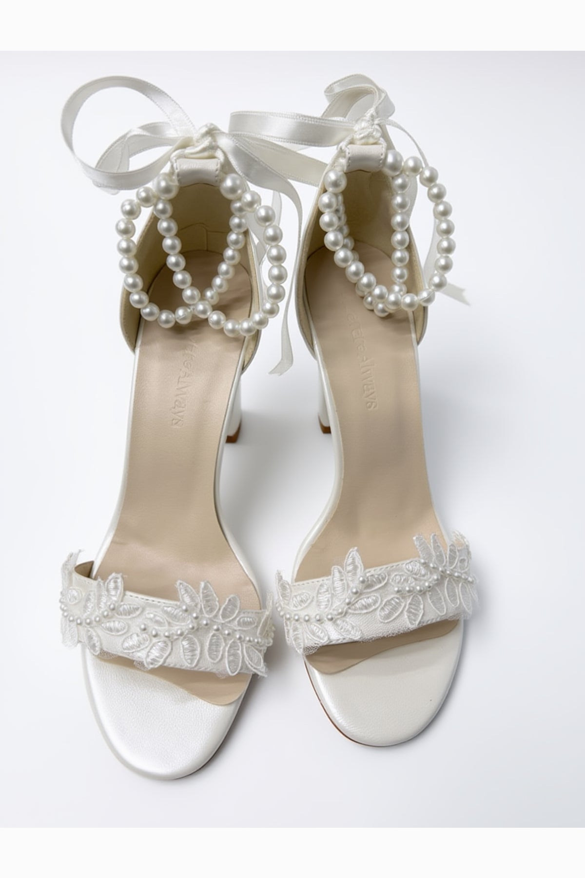 Zapatos de novia Elysia de perlas y encaje