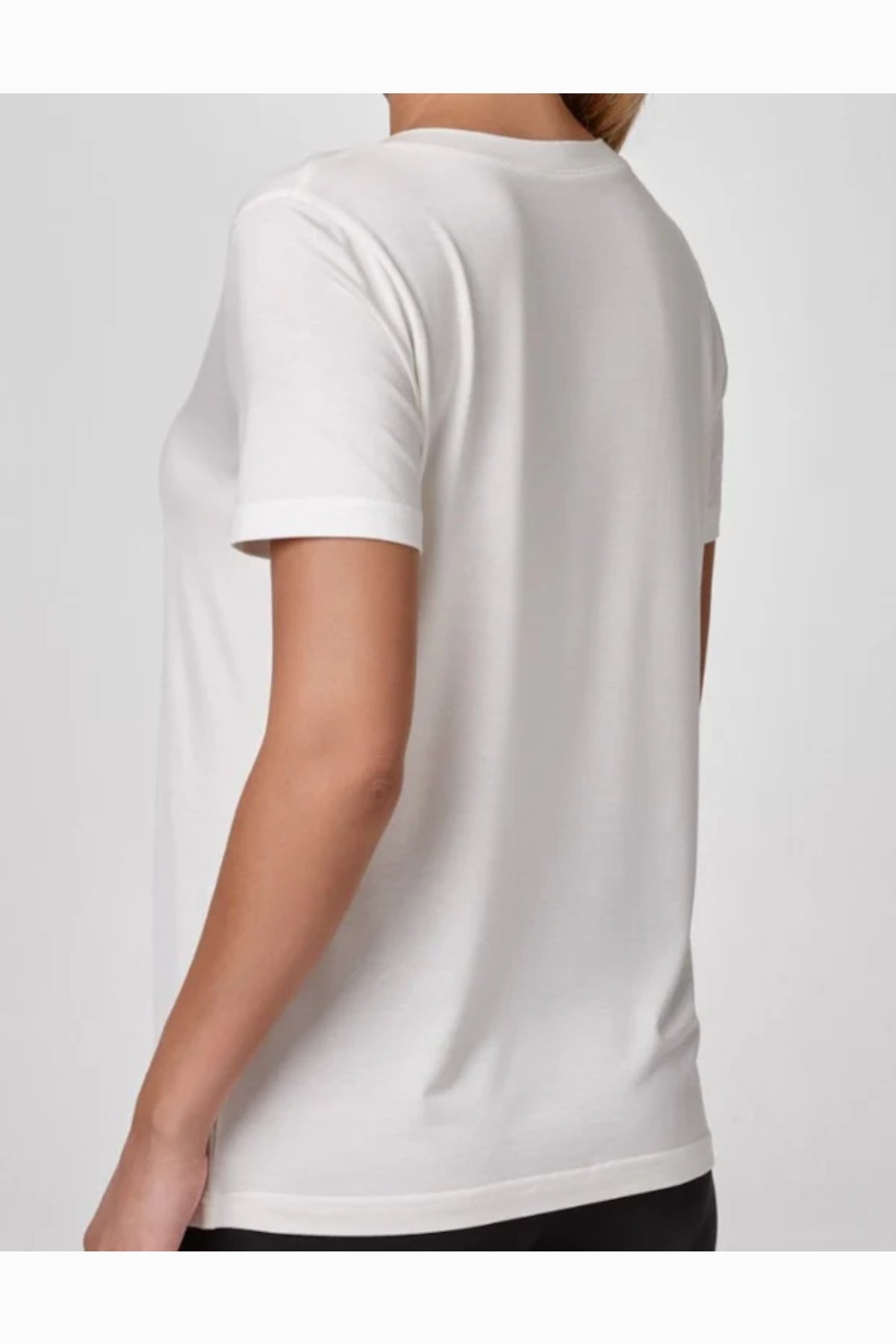 Relactive Wear - Camiseta Alaia de modal extrasuave color crudo y escote de pico pronunciado para mujer