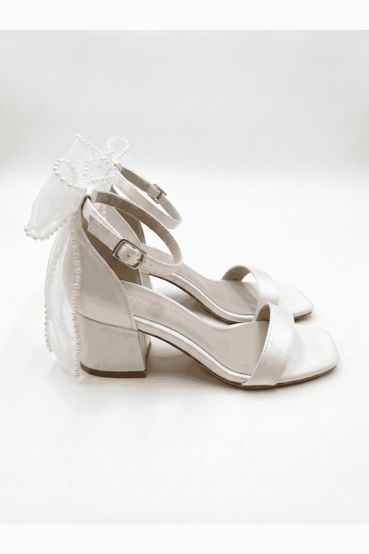 Sandalias de novia Floraya de tacón ancho con lazo y punta abierta