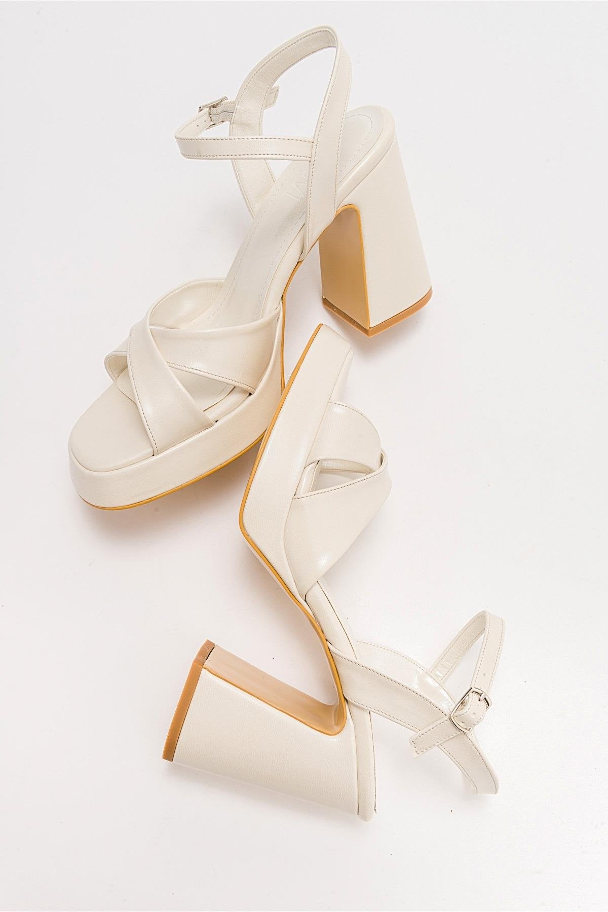 Yvonne - Sandalias de plataforma color marfil