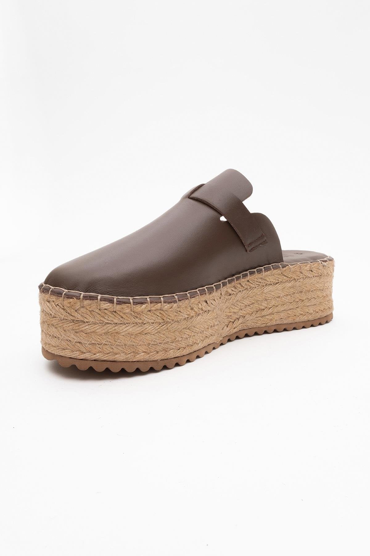 Novas - Mules de esparto con plataforma de cuero marrón (Mujer)