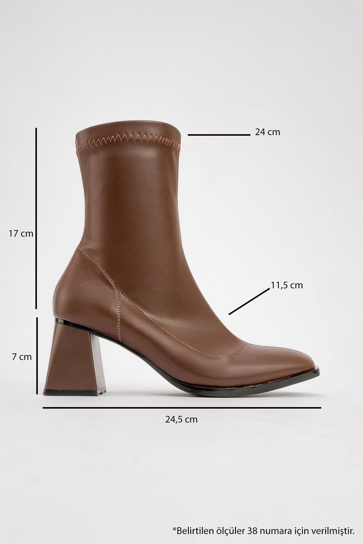 Plesa Brown Chunky Heel Boot (Women)