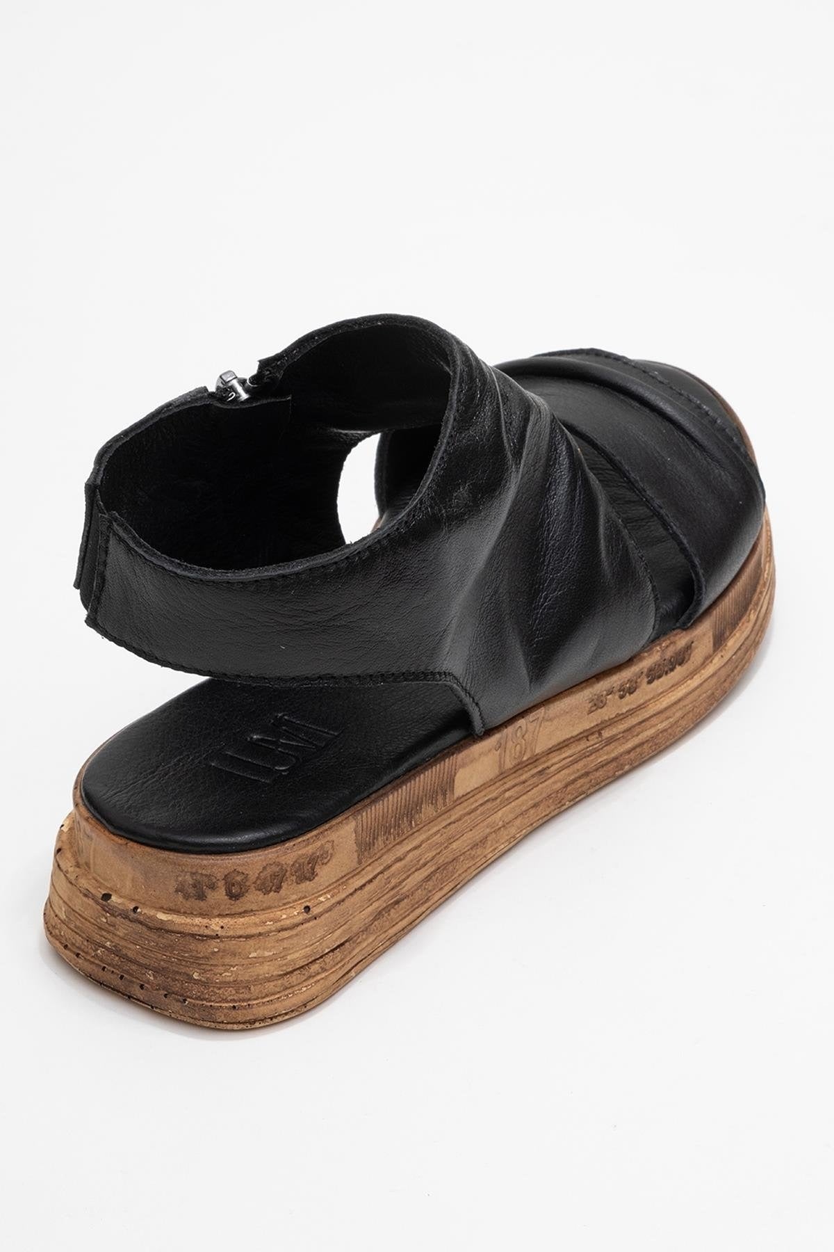 Sandalia Lunas de cuero negro con cremallera lateral y tacón plano (Mujer)