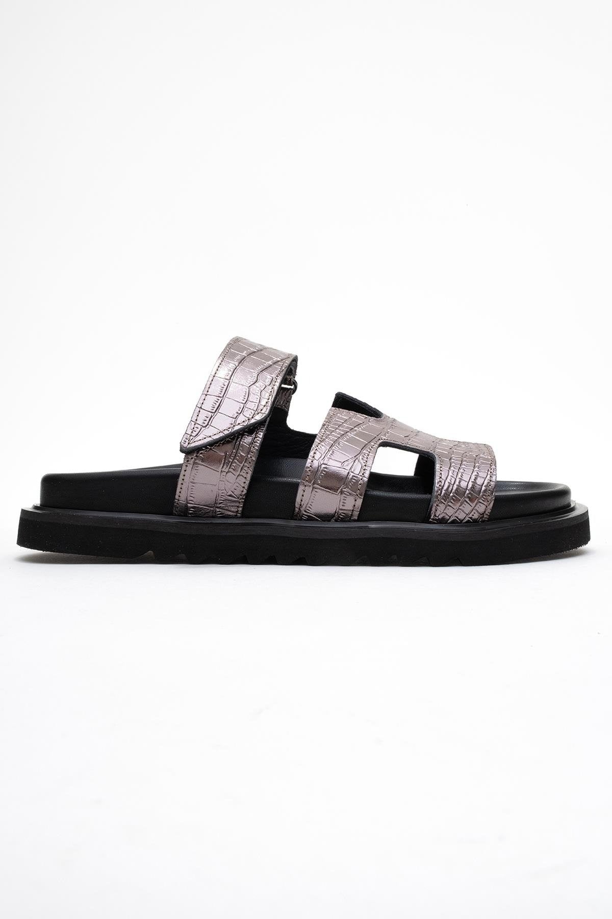 Loana Platinum Leather Slide Sandal (Women)