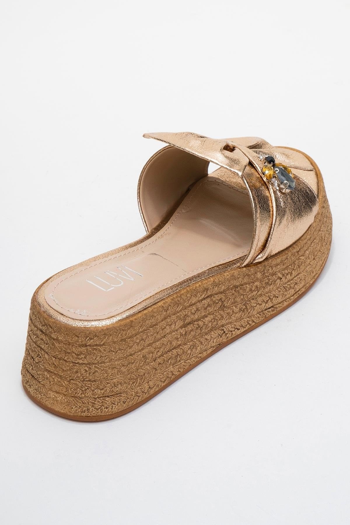 Sandalia de plataforma Shara con lazo dorado y hebilla de abeja (Mujer)