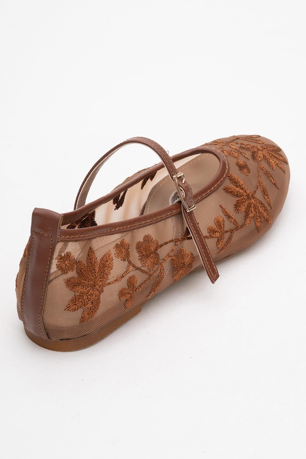 Bailarinas planas Juny con bordado floral de malla en color coñac (mujer)
