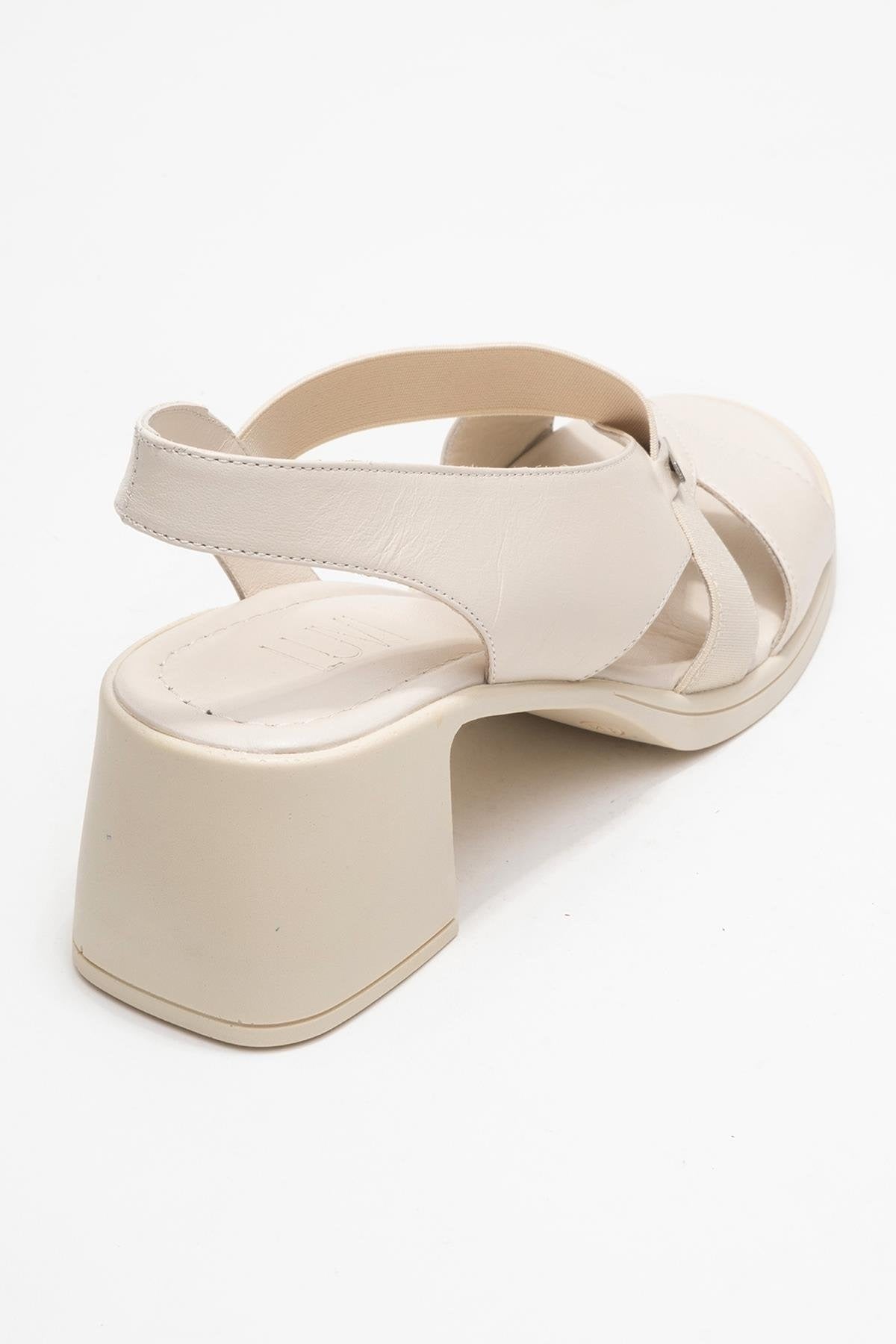 Sandalia de Piel Beige Crina con Tacón Grueso Elástico (Mujer)