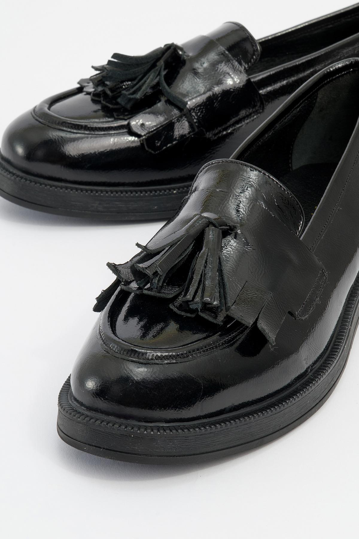 Milly - Mocasines de borlas de charol negro