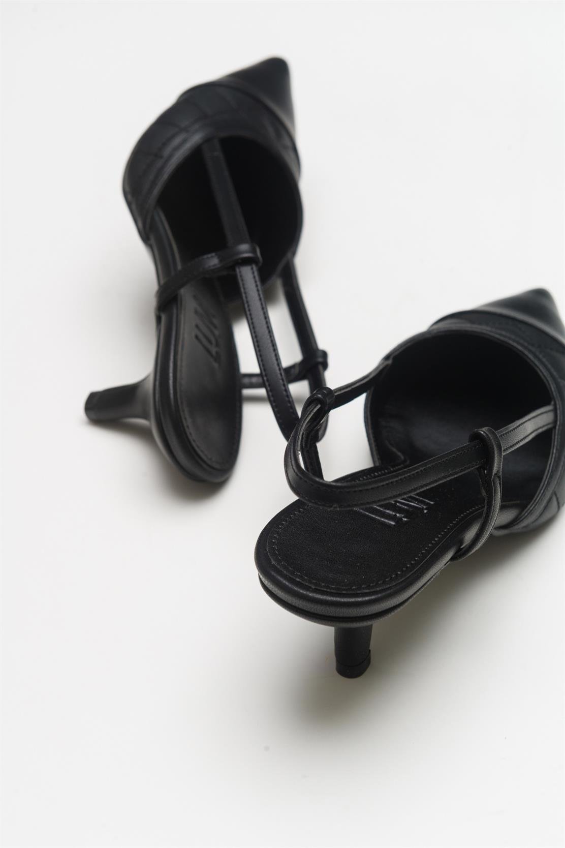 Punta - Zapatos de tacón destalonados de punta fina negra (Mujer)