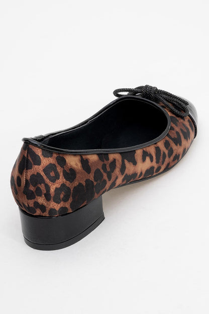 Julien Leopard Bow Detail Block Heel Flat (Mujer)