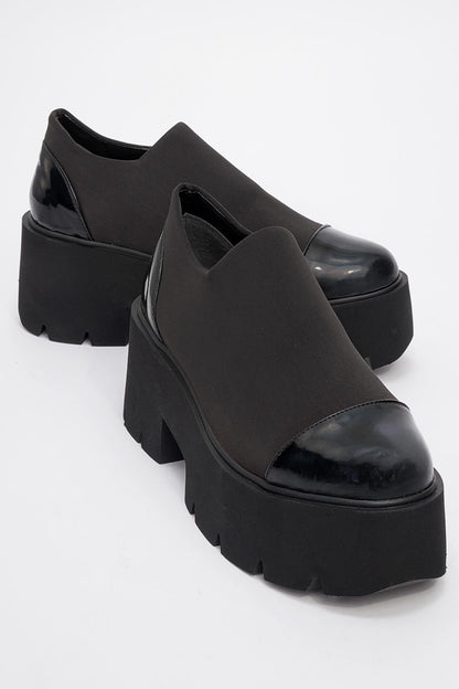Grena - Zapatos de plataforma negros de charol sin cordones (Mujer)