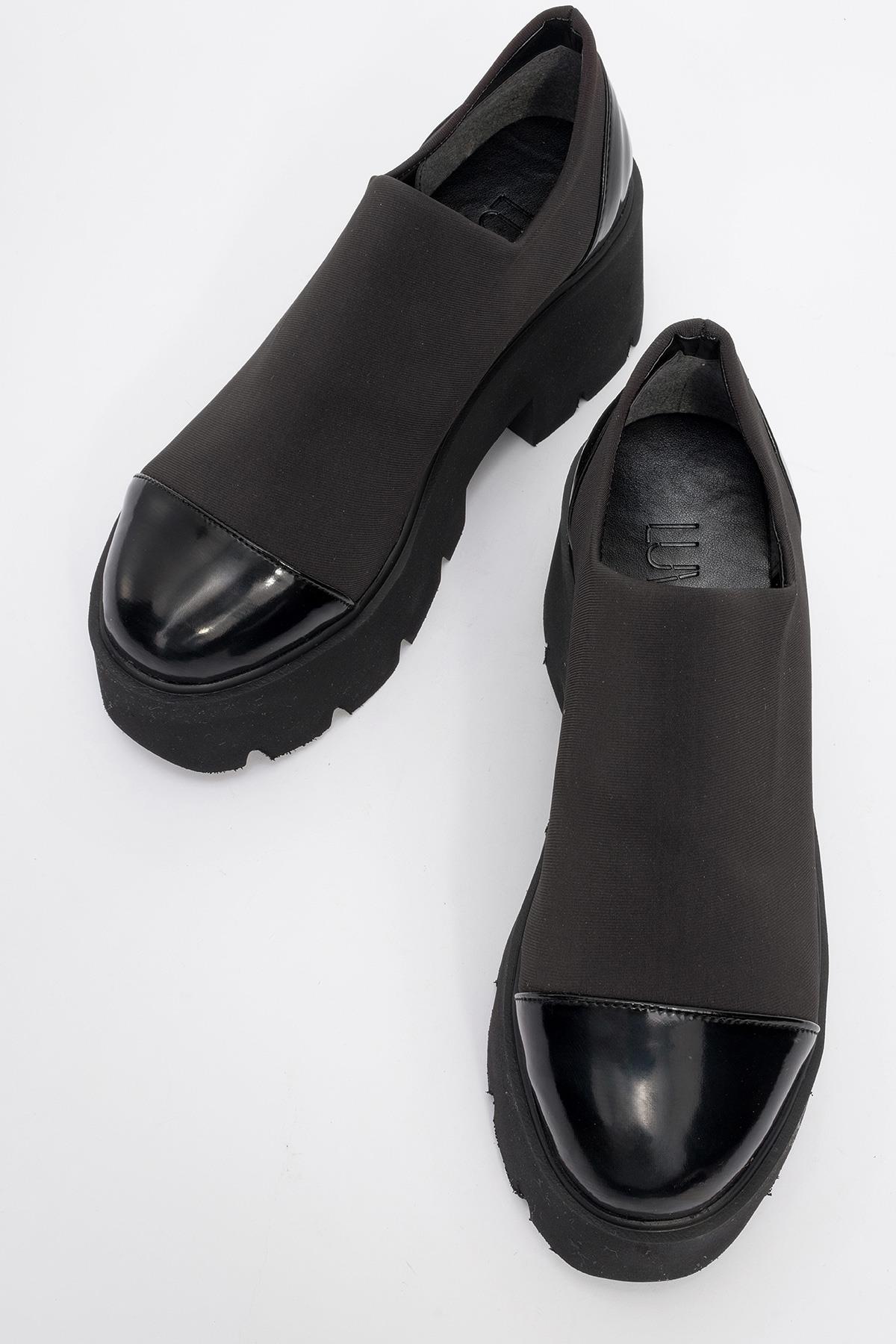 Grena - Zapatos de plataforma negros de charol sin cordones (Mujer)