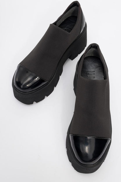 Grena - Zapatos de plataforma negros de charol sin cordones (Mujer)