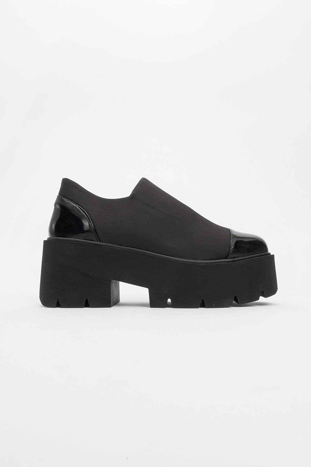 Grena - Zapatos de plataforma negros de charol sin cordones (Mujer)