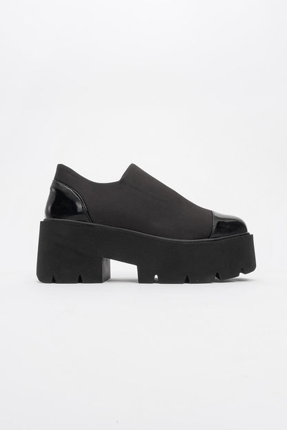 Grena - Zapatos de plataforma negros de charol sin cordones (Mujer)