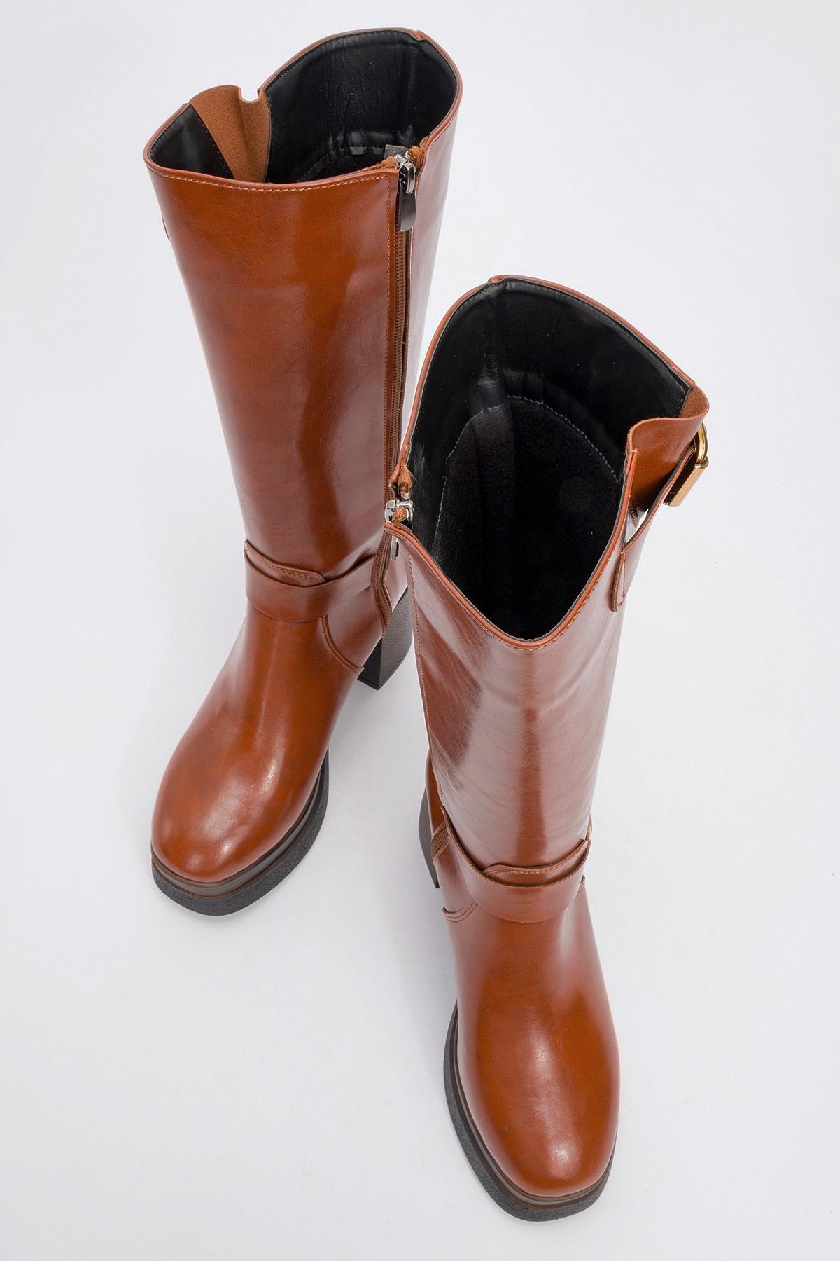 Rock - Bota con tacón de bloque, cremallera y hebilla de coñac (Mujer)