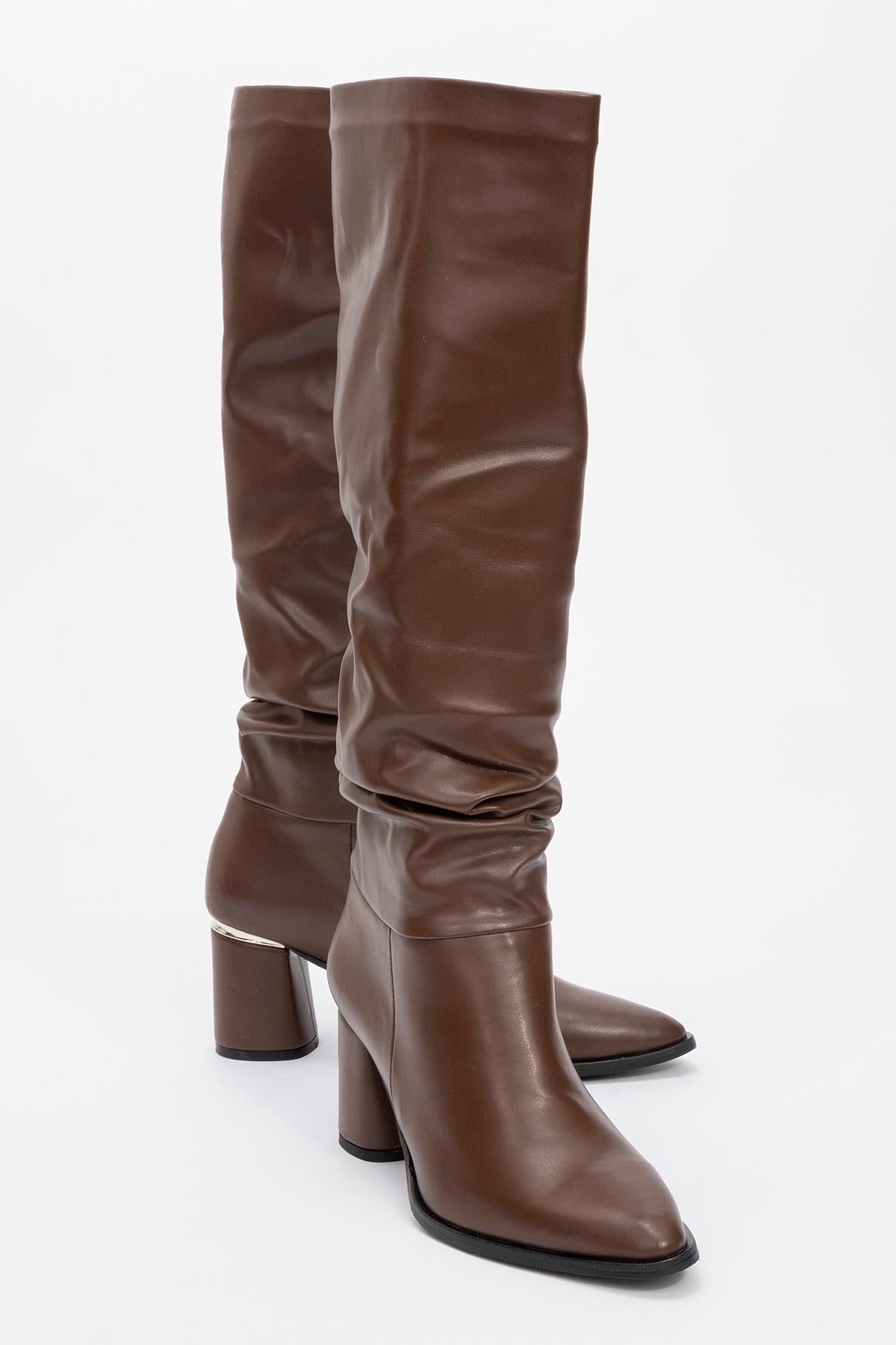 120 - Bota alta con tacón grueso marrón (Mujer)
