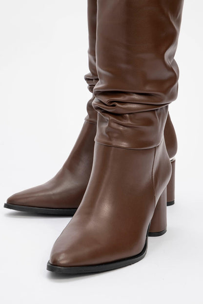 120 - Bota alta con tacón grueso marrón (Mujer)