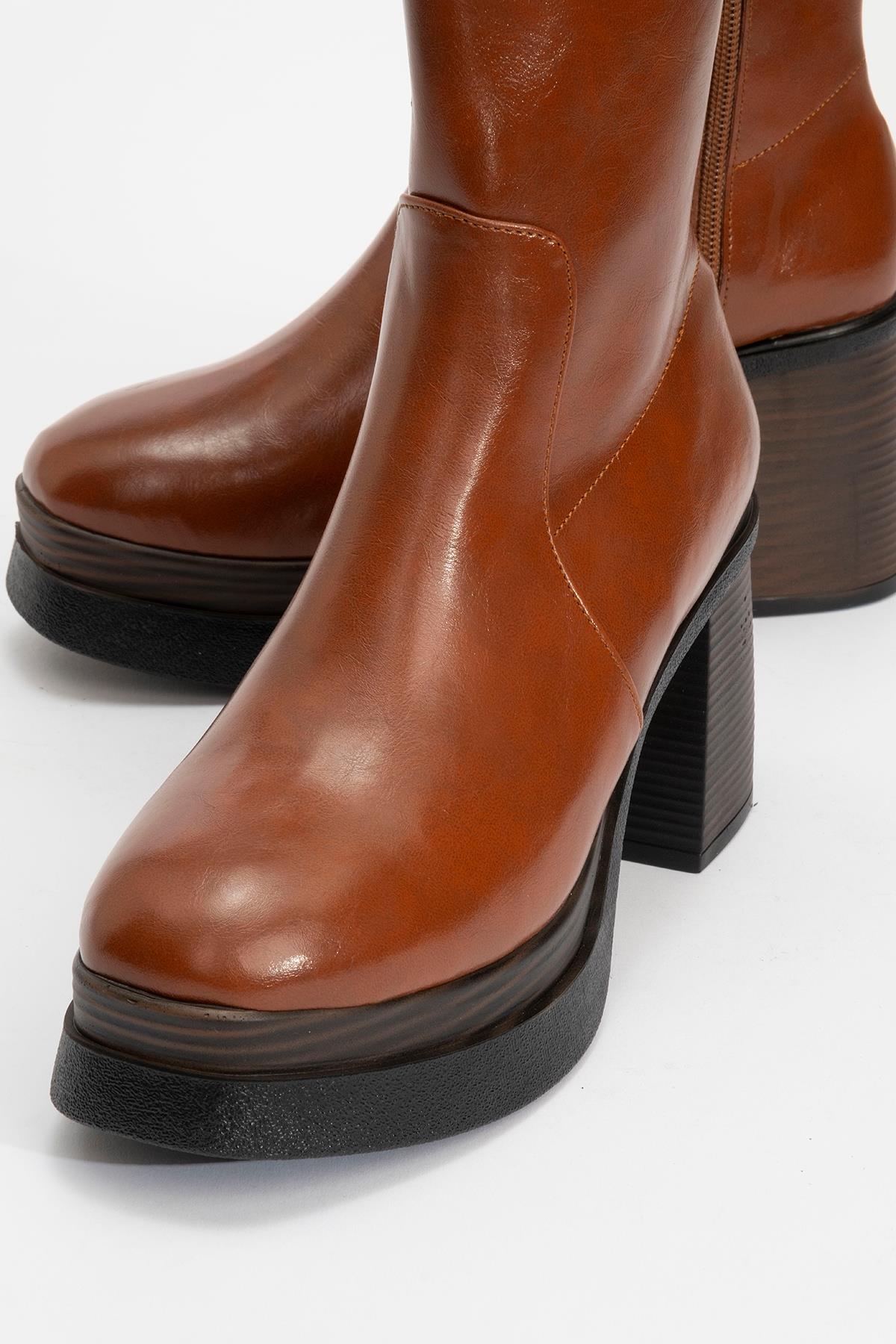 Beck - Bota de tacón de bloque con plataforma Cognac (Mujer)