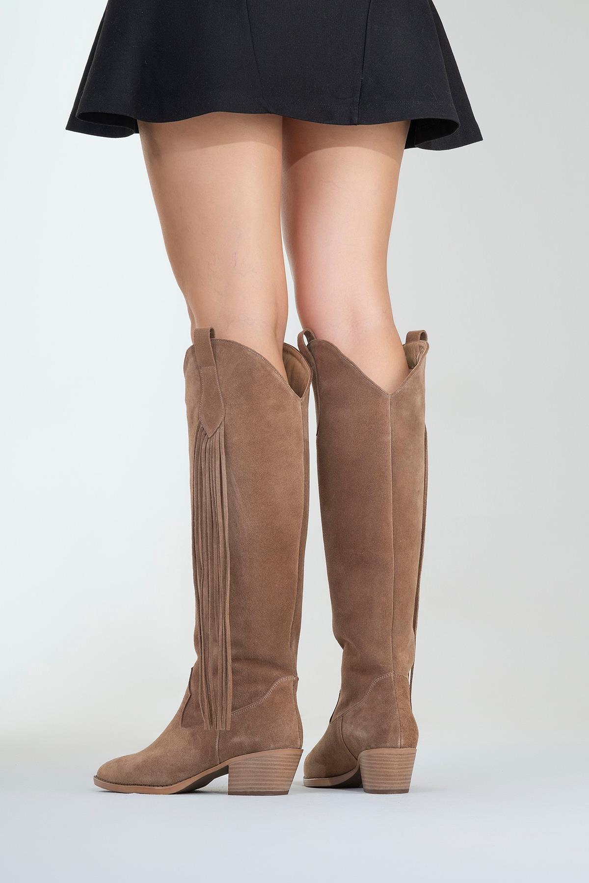 Rios - Botas altas hasta la rodilla de ante color coñac con flecos (Mujer)