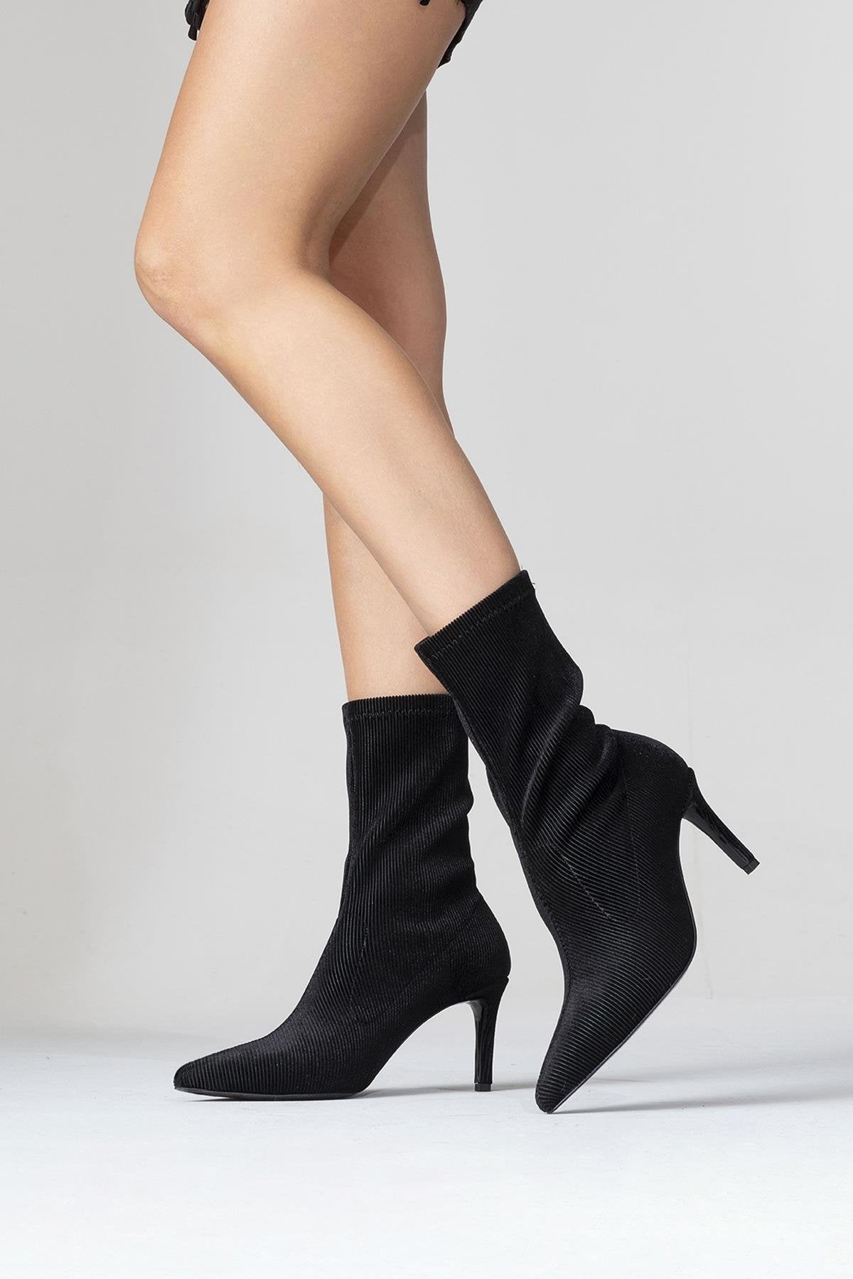 Thalin - Botín de aguja de terciopelo negro con cremallera lateral (Mujer)