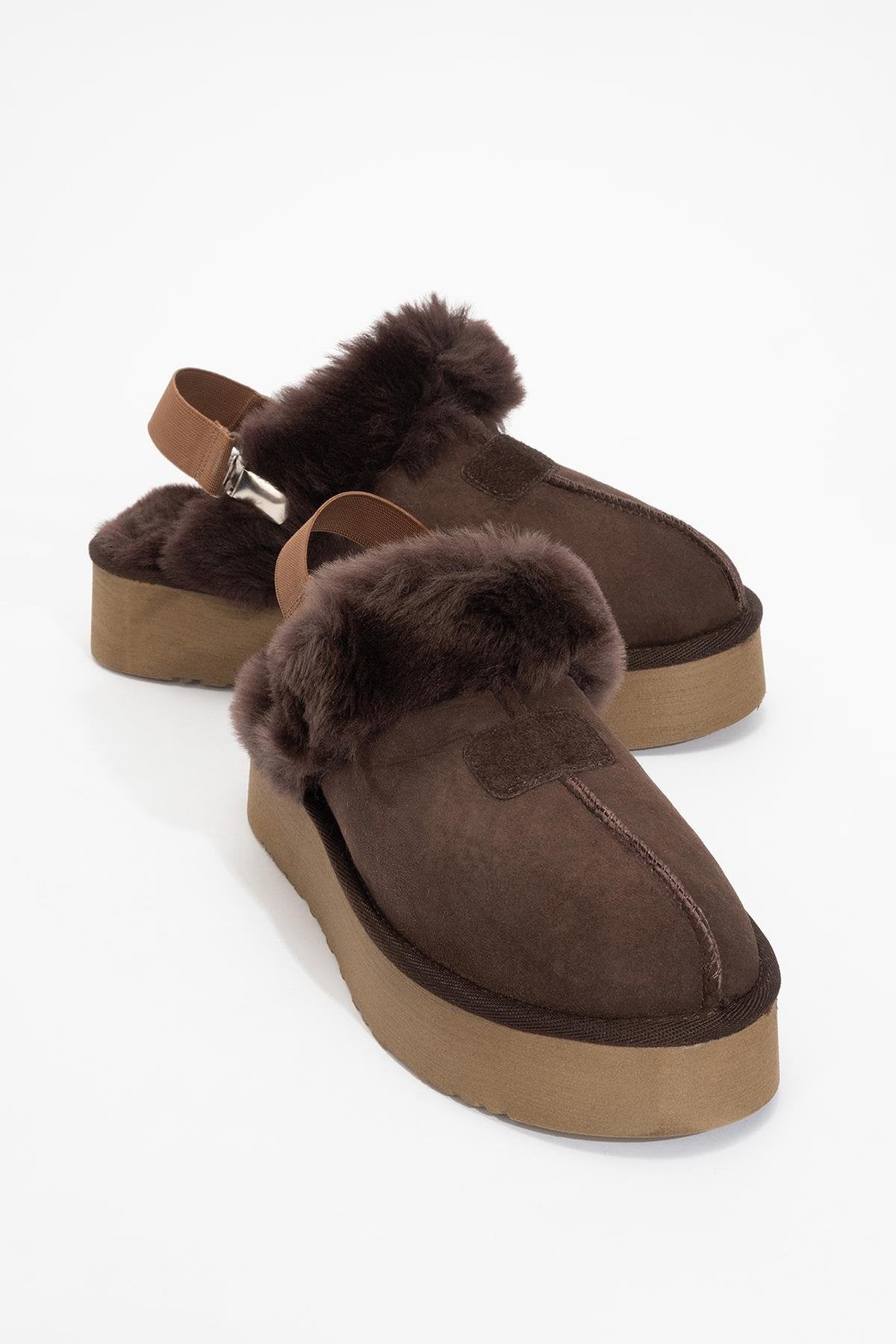 Olessa - Pantufla de cuero genuino y gamuza forrada en piel de oveja (Mujer)