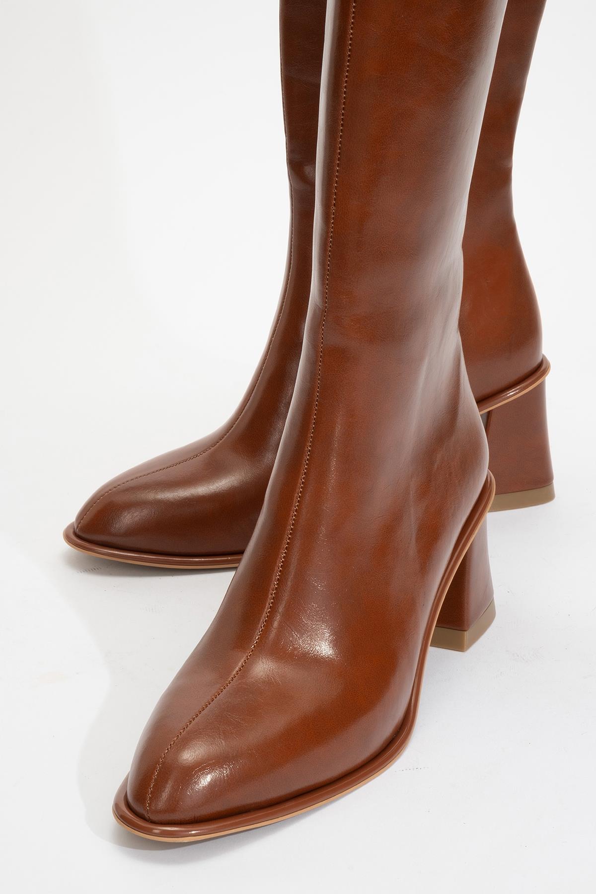 Paradis - Bota alta con tacón de bloque Cognac (Mujer)