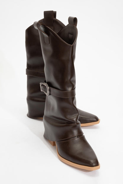 Okus - Bota con tacón de bloque y hebilla marrón (Mujer)