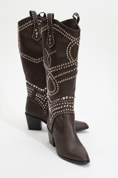 Draga - Bota alta de tacón de bloque con tachuelas en color marrón (Mujer)