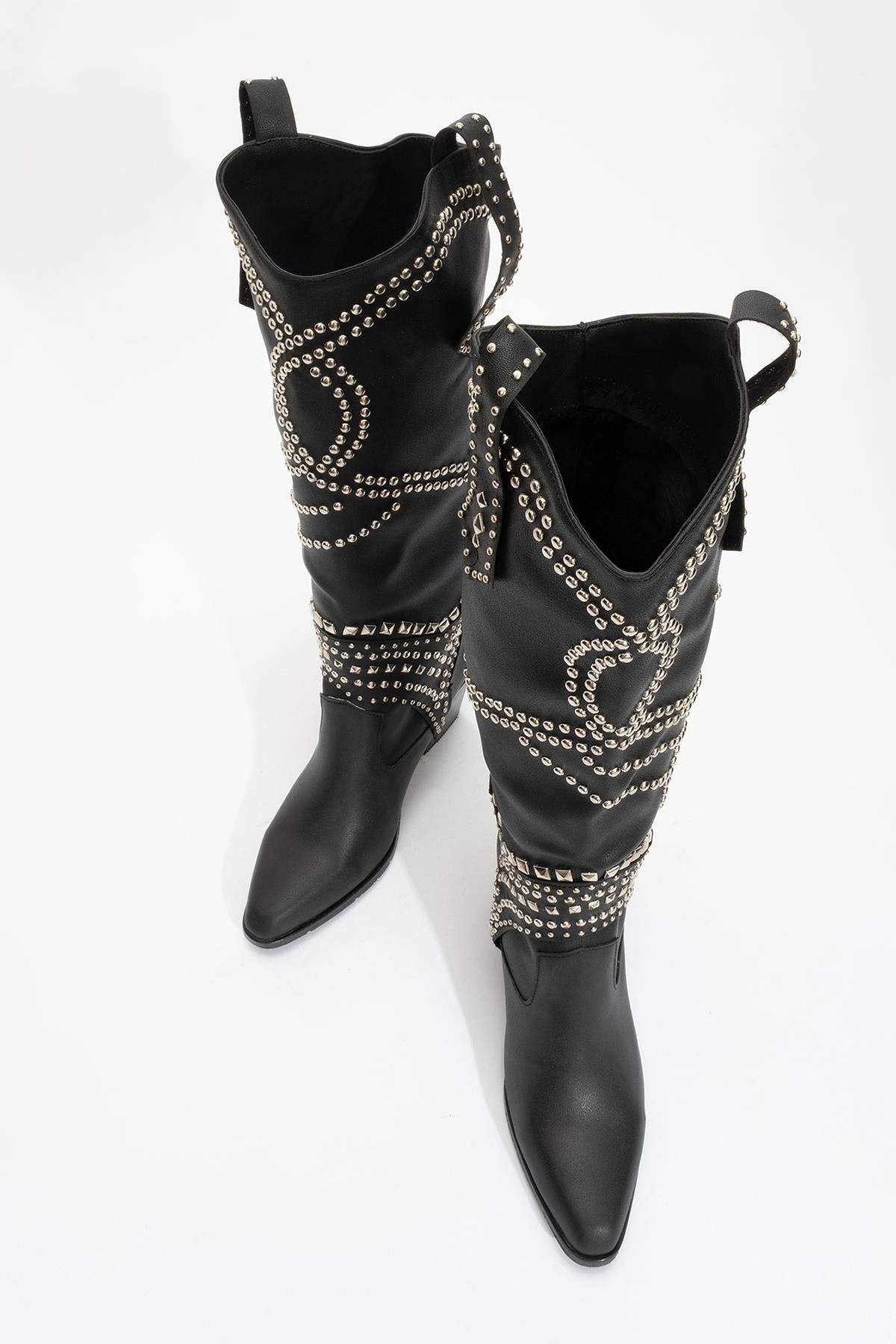 Draga - Bota alta de tacón grueso con remaches negros (Mujer)