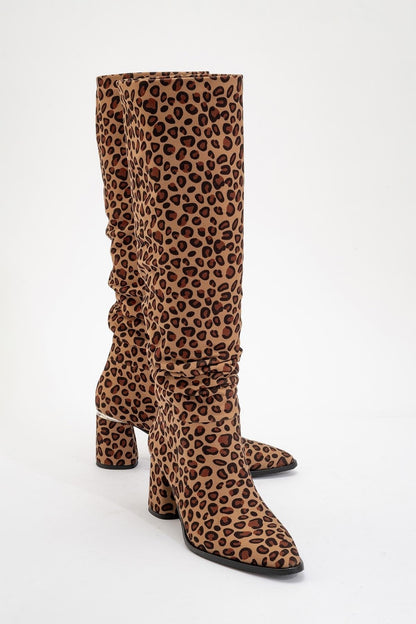 120 - Bota alta con tacón de bloque y estampado de leopardo (Mujer)
