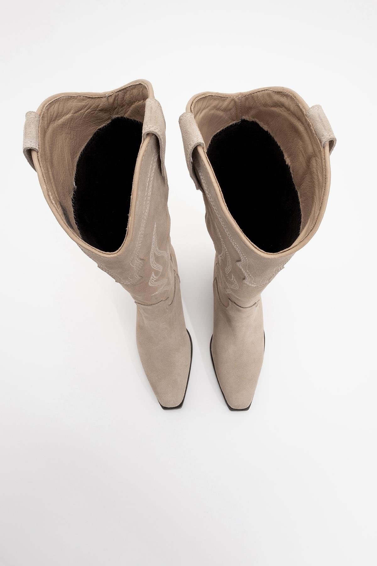 Pietro - Bota vaquera alta de ante beige para mujer