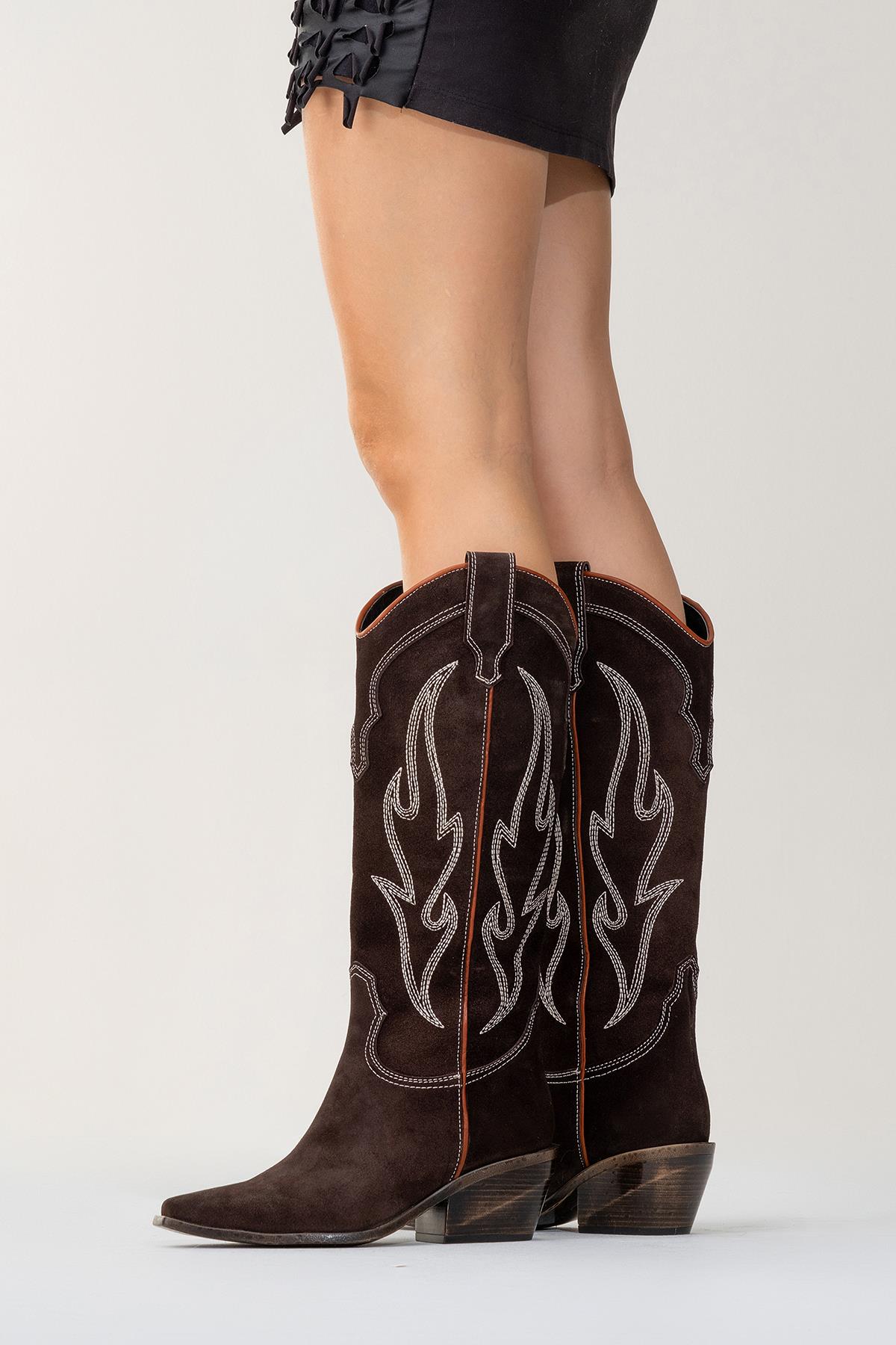 Pietro - Bota alta estilo western de ante marrón oscuro (Mujer)