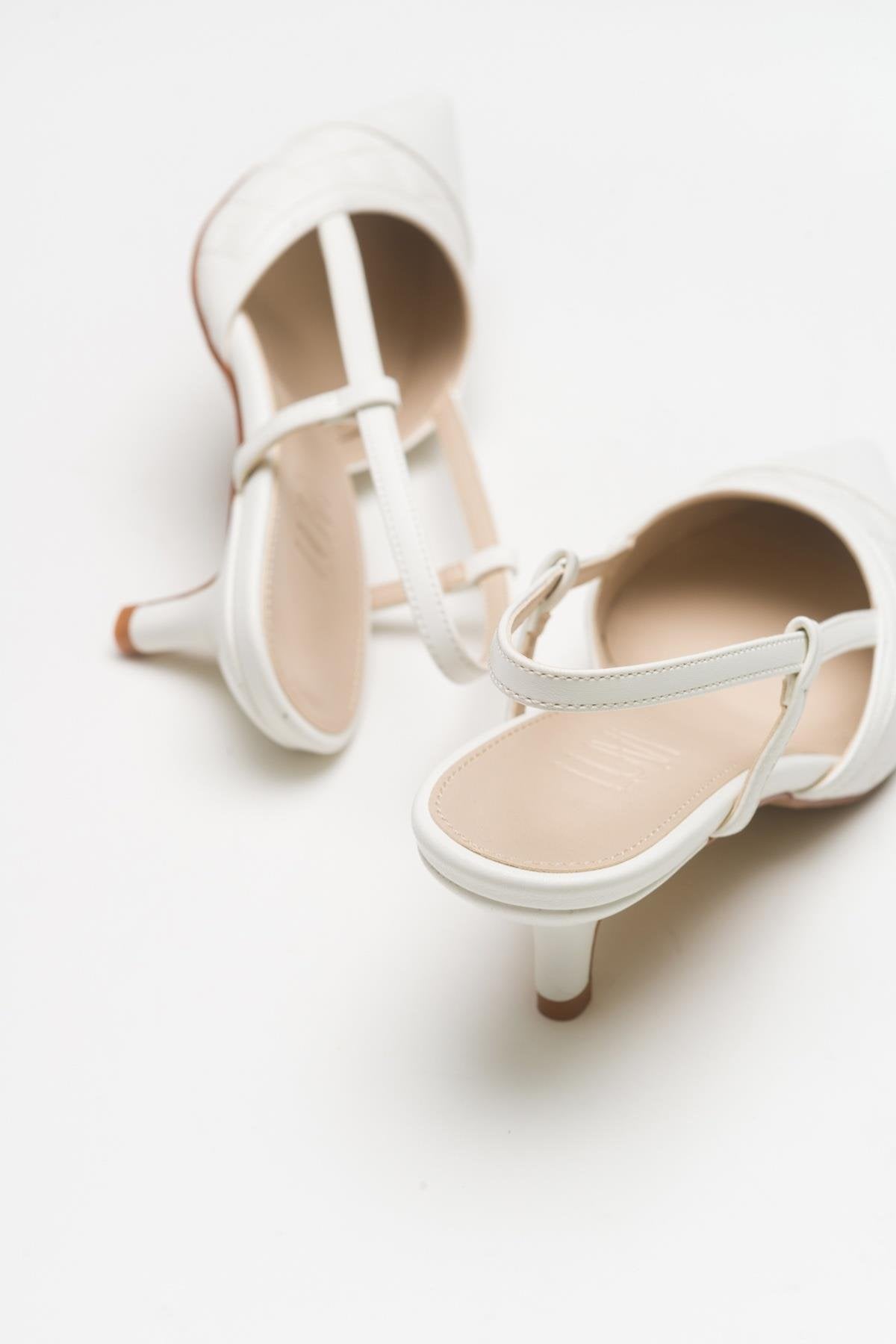 Artículo - Zapatilla de tacón destalonada con puntera en punta y color blanco (Mujer)
