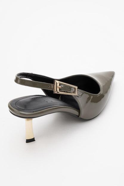Arty - Zapatos de tacón destalonados con punta fina en charol color oliva (Mujer)