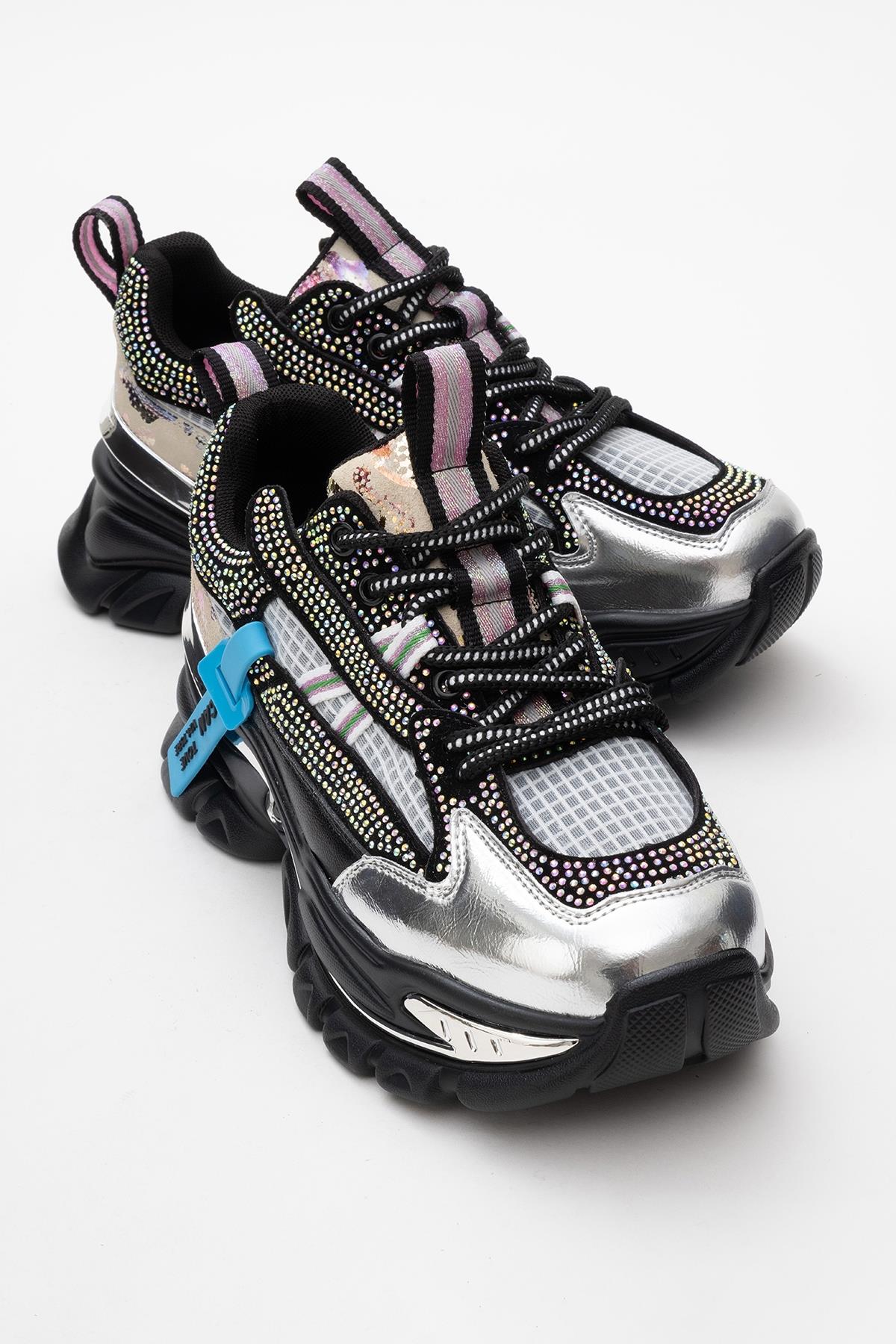 Noi - Zapatillas con adornos plateados y negros (Mujer)