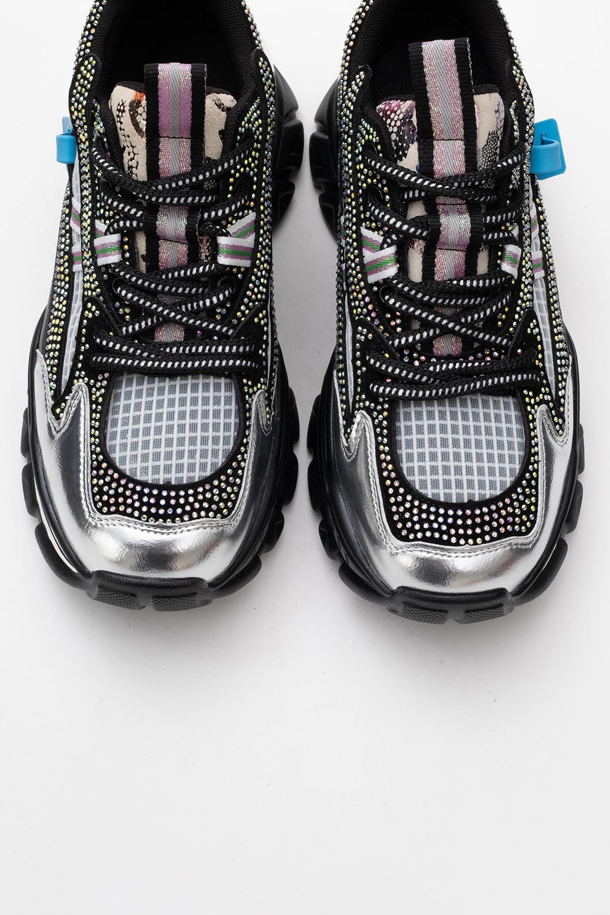 Noi - Zapatillas con adornos plateados y negros (Mujer)