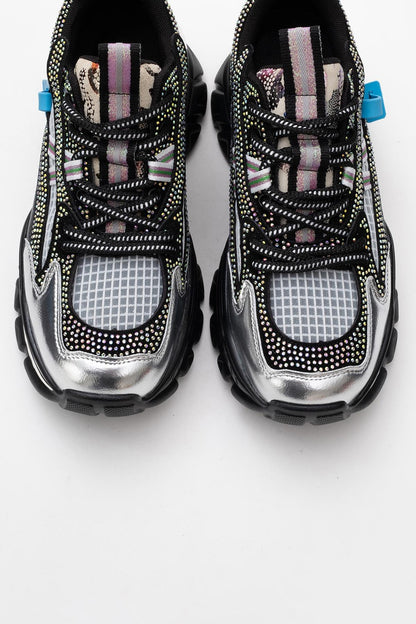 Noi - Zapatillas con adornos plateados y negros (Mujer)